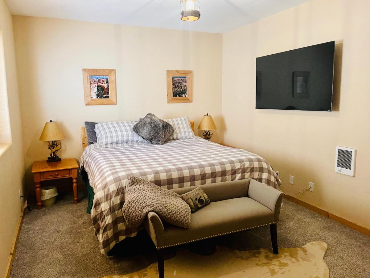 Adventure Awaits 3King Bed,2Bath Log Cabin In Heart Of Duck Creek Village! Exterior photo
