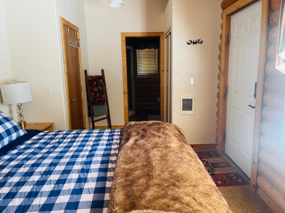 Adventure Awaits 3King Bed,2Bath Log Cabin In Heart Of Duck Creek Village! Exterior photo