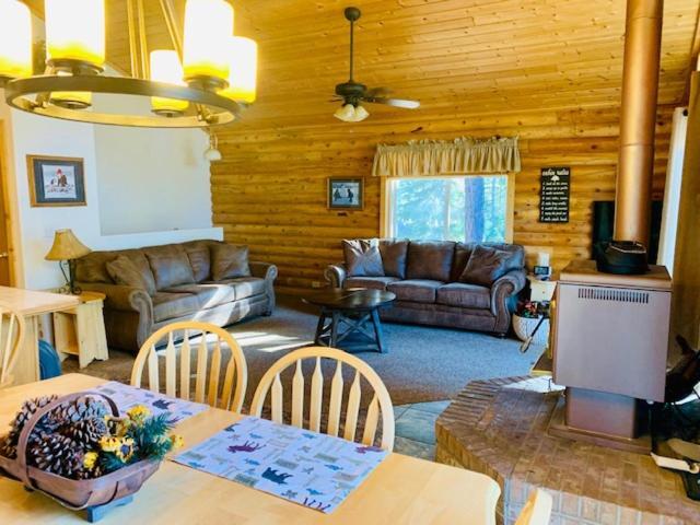 Adventure Awaits 3King Bed,2Bath Log Cabin In Heart Of Duck Creek Village! Exterior photo